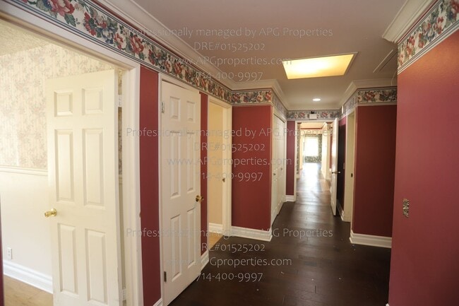 Building Photo - 460 S Bridge View Dr