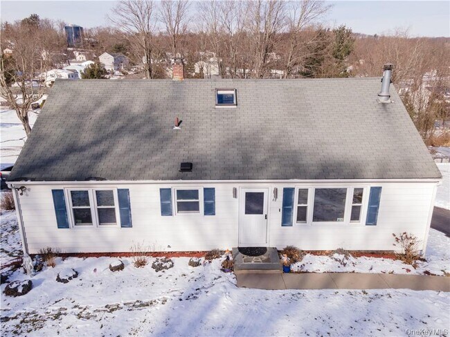 Primary Photo - 48 Quaker Hill Rd