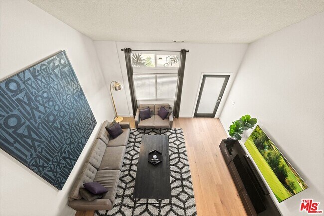 Building Photo - 4069 W Rosecrans Ave