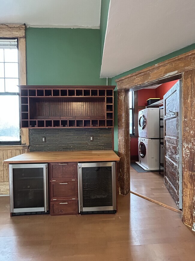 Building Photo - 28 Adams St