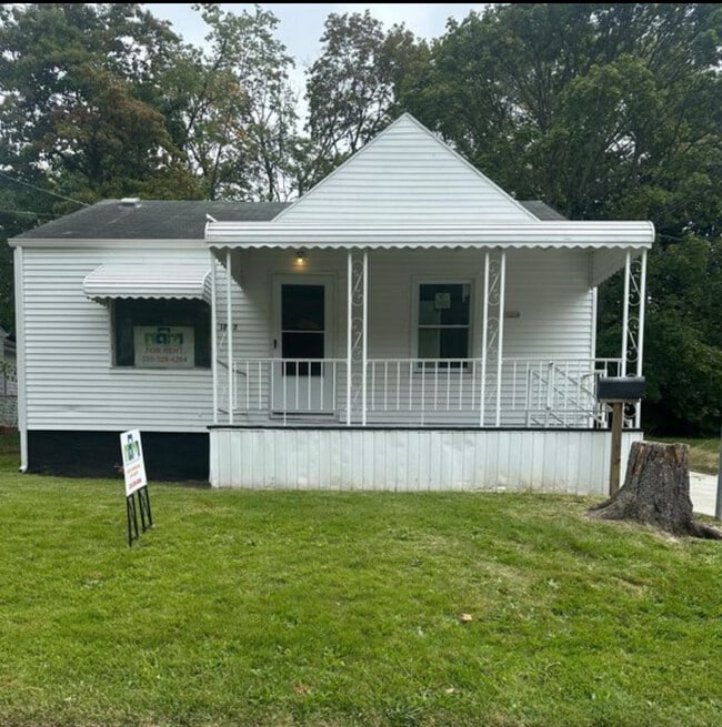 Primary Photo - 1257 Greenwood Ave