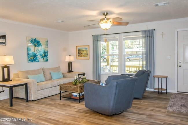 Building Photo - 204 Lakeview Dr