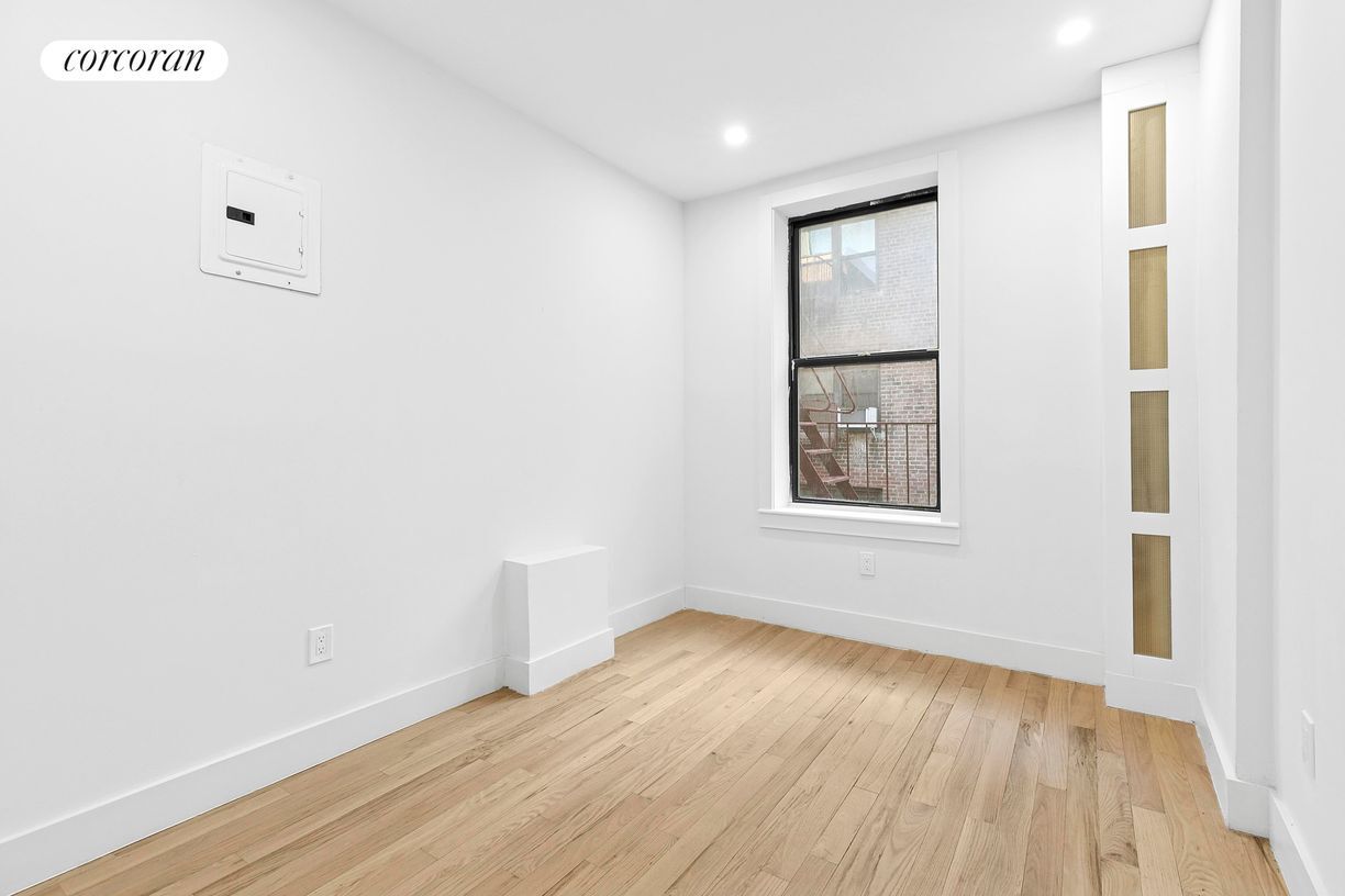 Building Photo - 204 W 96th St