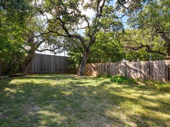 Building Photo - 2606 Carnarvon Ln