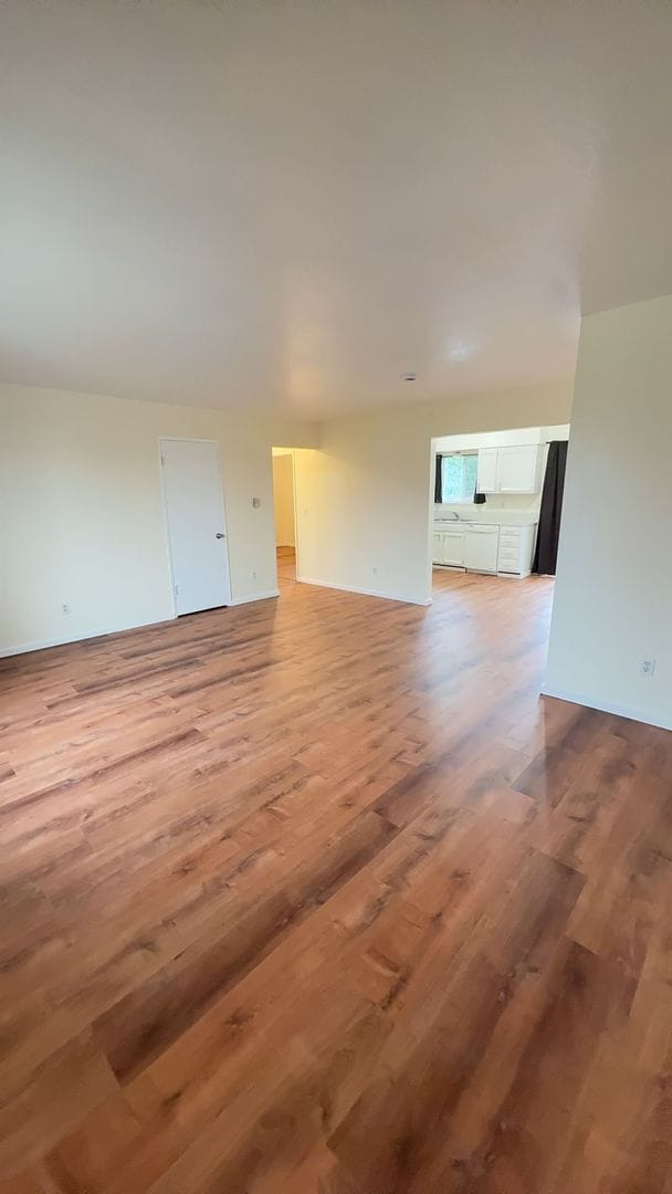 Building Photo - 402 Arland Ave W