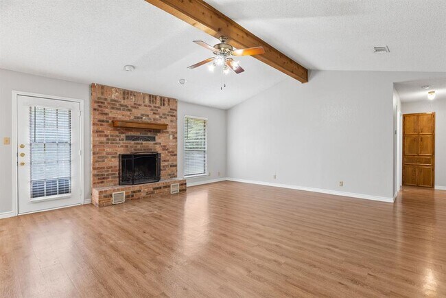 Building Photo - 506 Lakeway Dr