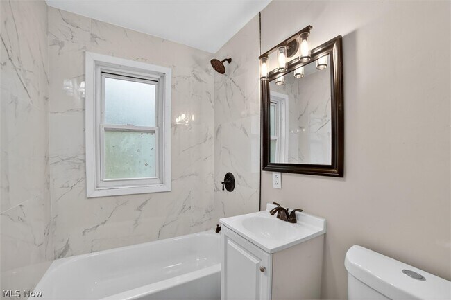 Building Photo - 681 E 258th St