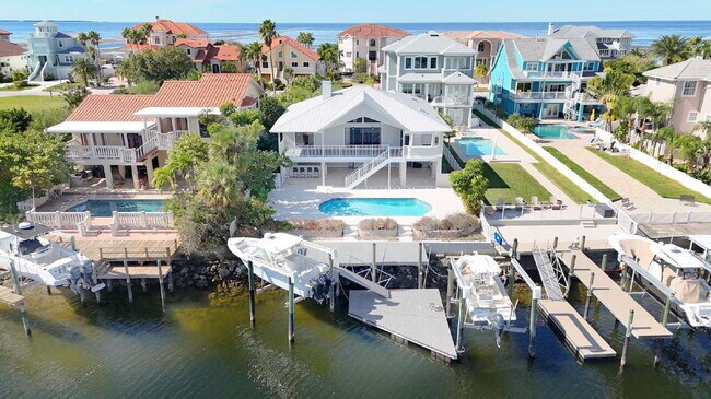 Building Photo - "3-Bed, 3-Bath Gem in New Port Richey with 2,233 Sq Ft of Living Space!"