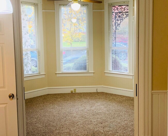 Building Photo - 4234 S View Point Ter