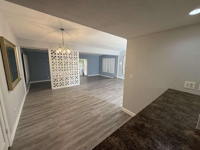 Building Photo - 400 E Prima Vista Blvd