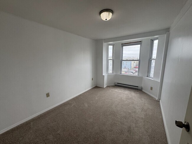Building Photo - 2312 Arctic Ave