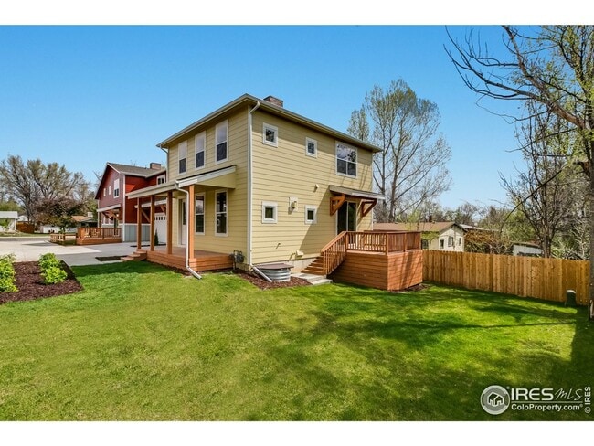 Building Photo - 4 Bedroom Townhome Available in Early Sept...