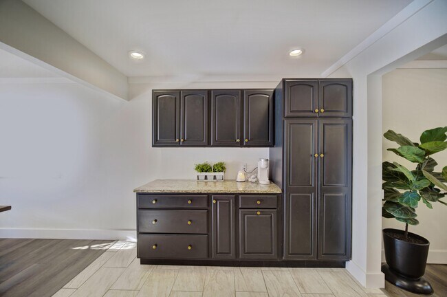 Building Photo - 1024 Juniper Ave