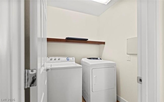 Building Photo - 5945 Lambert Bridge Ave