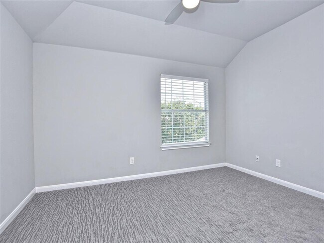 Building Photo - 901 Elmwood Dr