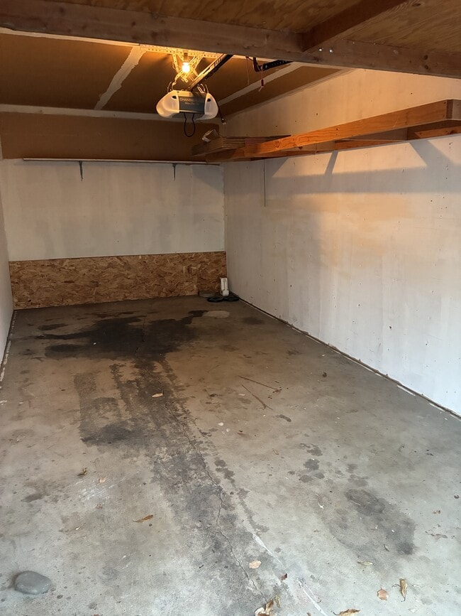 Building Photo - 4075 Eggers Dr