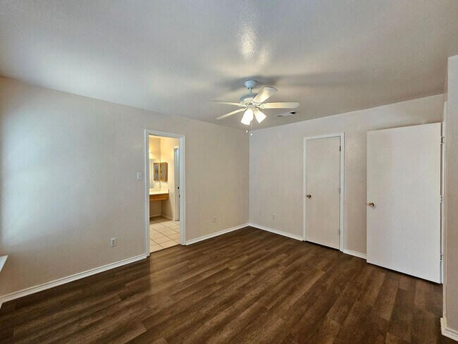 Building Photo - 602 Del Mar Dr