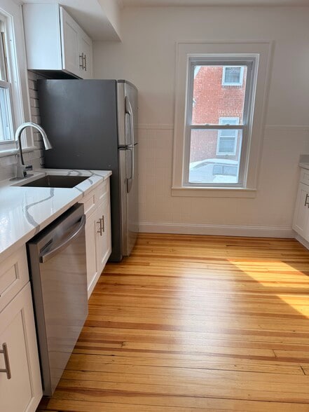 Building Photo - 30 Clark St