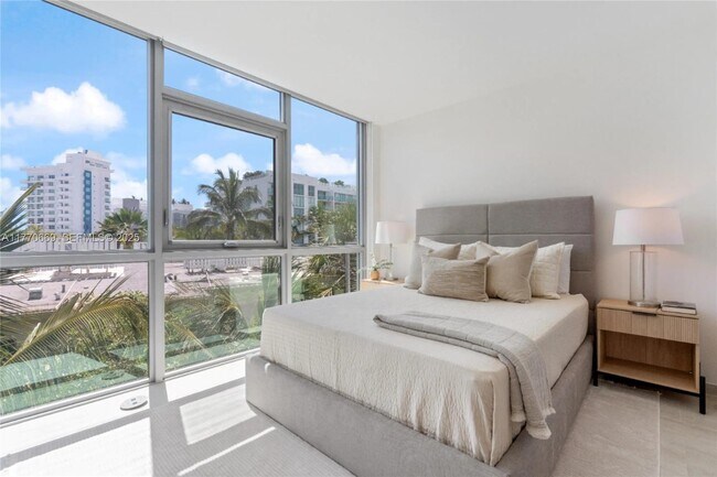 Building Photo - 10281 W Bay Harbor Dr