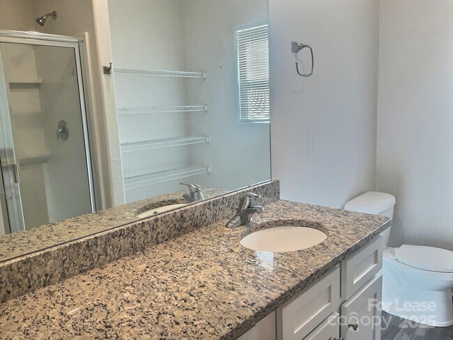 Building Photo - 2112 Lanza Dr