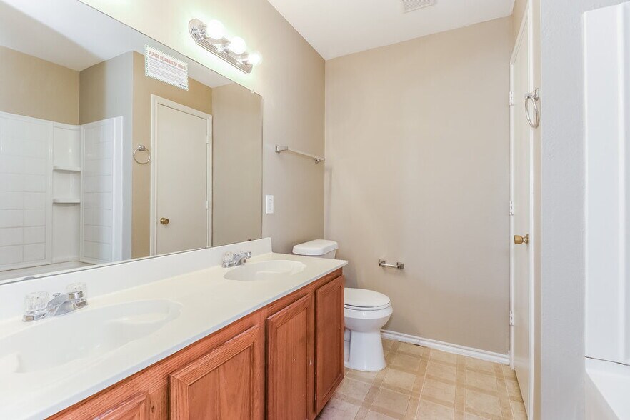 Building Photo - 4013 Foxhound Ln