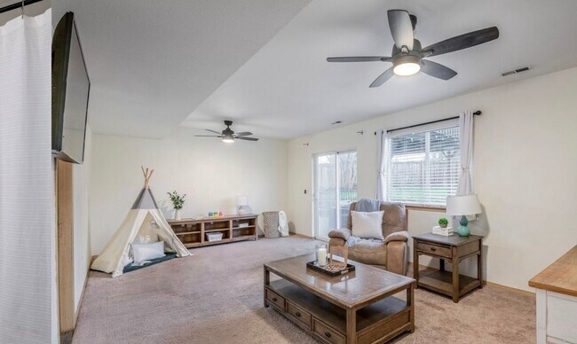 Building Photo - 16669 Rainier View Dr SE