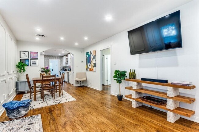 Building Photo - 3812 Birchman Ave