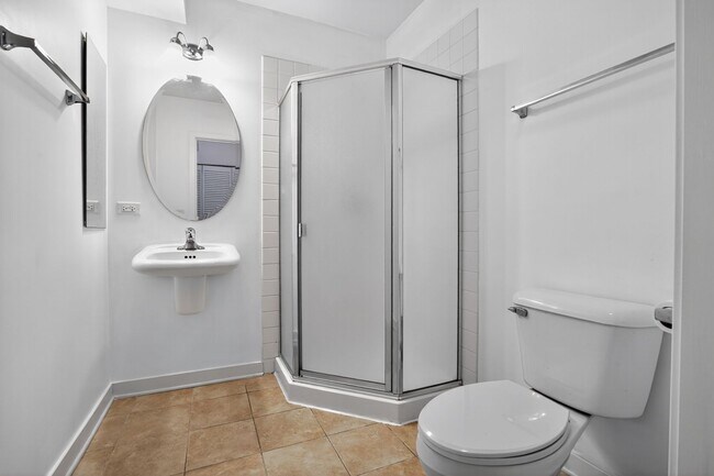 Building Photo - Charming 2BR Townhome in Chicago