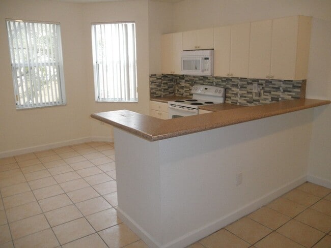 Building Photo - Shoma Townhomes