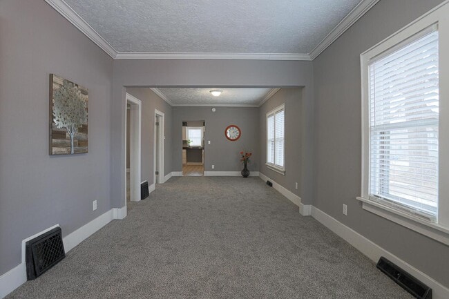 Building Photo - 2028 7th Ave