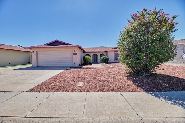 Building Photo - Garden Dr