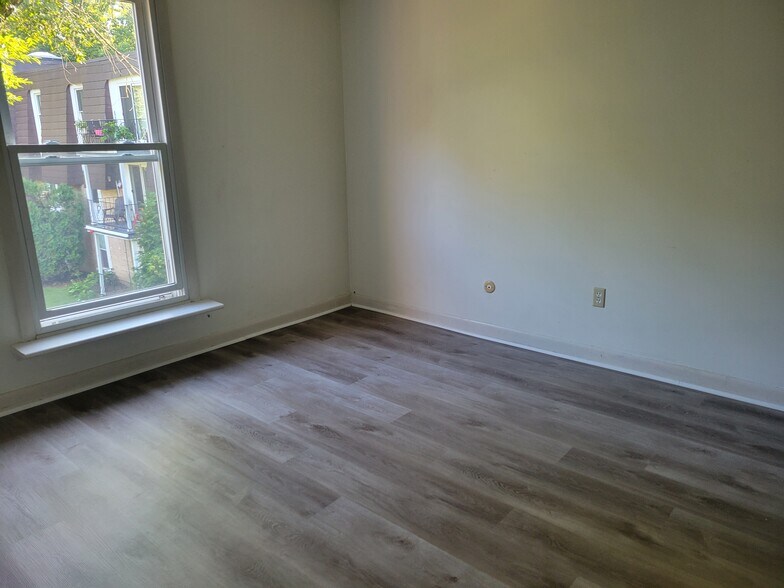 Building Photo - 3 Shadowbrook Ln