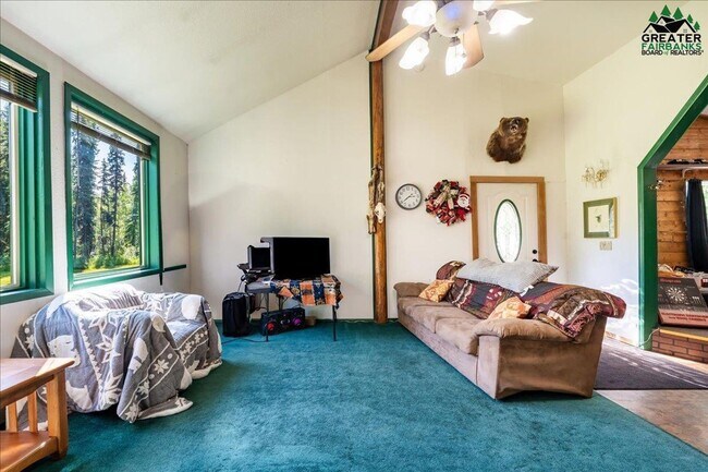 Building Photo - Century 21 Gold Rush - 2 bed, 1 bath (Fair...