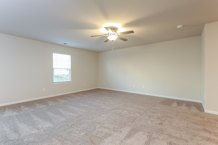 Building Photo - 2260 Southlea Dr