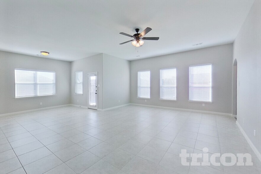 Building Photo - 616 Meadow Springs Dr