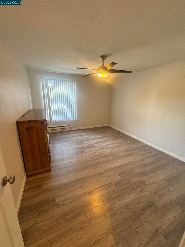 Building Photo - 1085 Murrieta Blvd