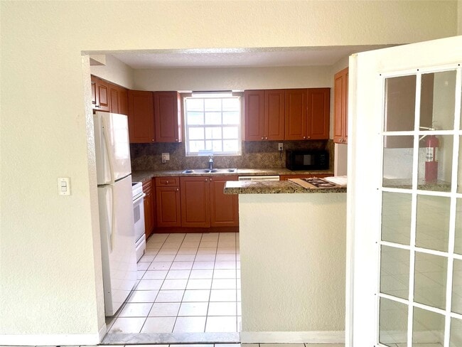 Building Photo - 3770 NE 16th Ave