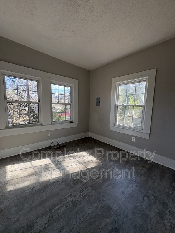 Building Photo - 768 80th Pl S