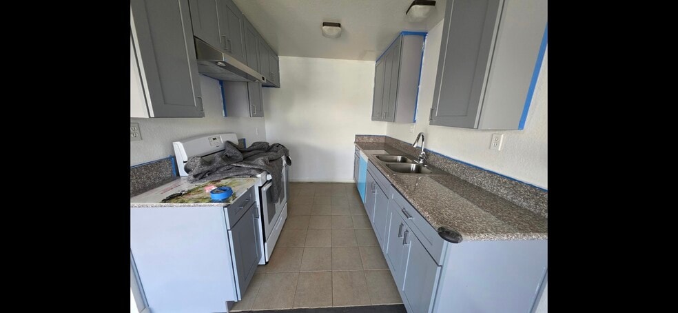 Kitchen - 7322 Cerritos Ave