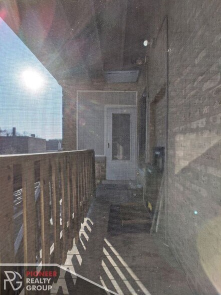 Building Photo - 3815 N Greenview Ave