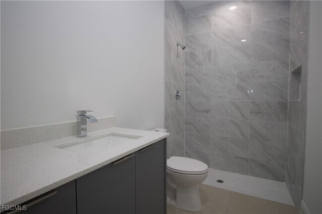 Building Photo - 510 Hurd Ave