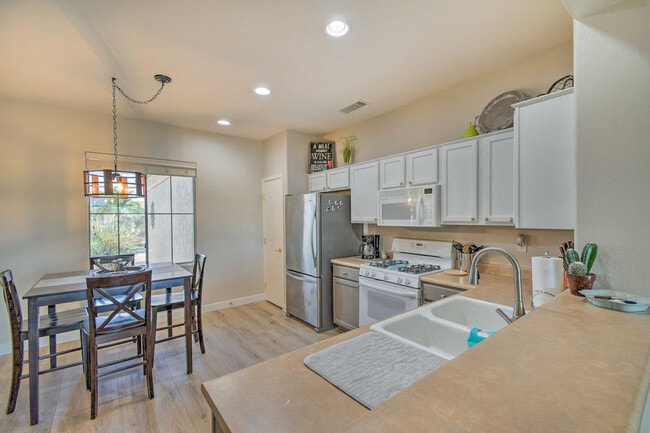 Building Photo - 15033 W Home Run Dr