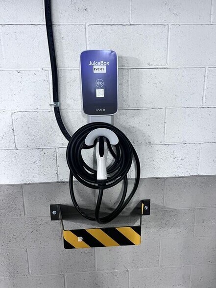 Building Photo - 2969 Kelton Ave