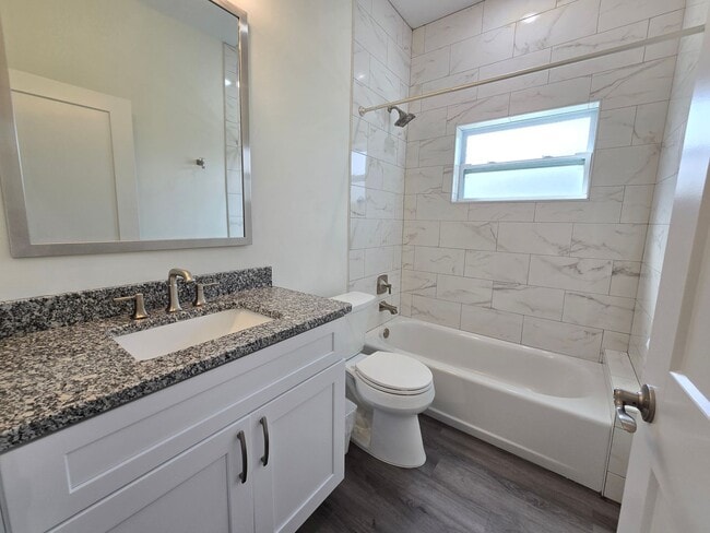 Building Photo - Charming 3-Bedroom, 2-Bath Home in Sarasota ~ Near Legacy Trail