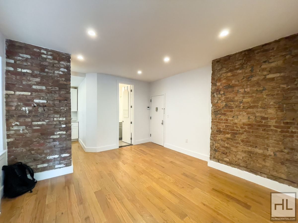Building Photo - Renovated 2-Bedroom with Private Backyard + 1,500 Sq Ft Recreation Space | Fort Greene