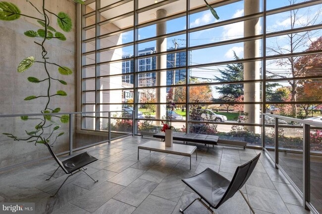 Building Photo - 1900 Hamilton St