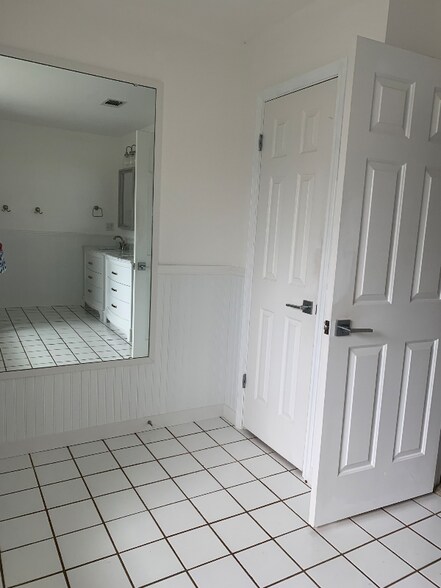 Building Photo - 409 Ridge Wood Cir