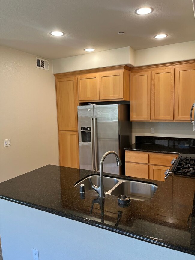 Building Photo - Stylish Willow Glen Townhome with Dual Master Suites, High Ceilings & Modern Upgrades!