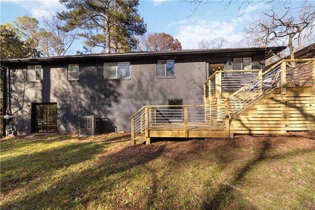 Building Photo - 2995 Pasadena Dr