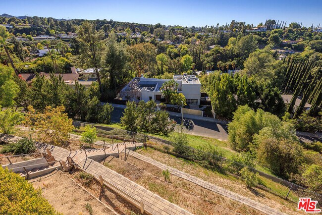 Building Photo - 17108 Oak View Dr
